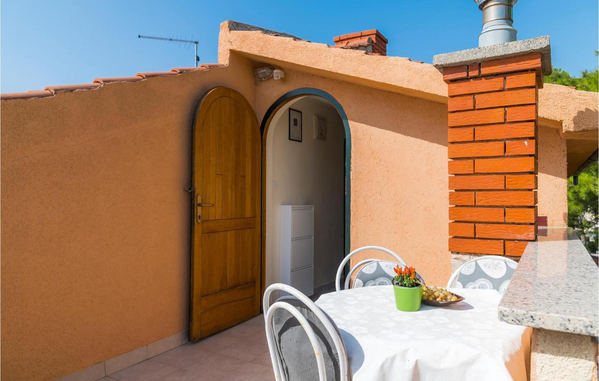 Awesome Apartment In Jadrija With Wifi Kültér fotó